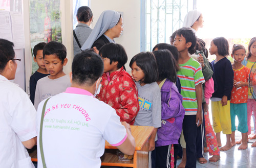 “Trai nhảy” Đức Hải làm từ thiện vùng cao - 13