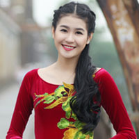 Bí quyết mặc đẹp - Hà Phương e ấp với áo dài nhung thêu