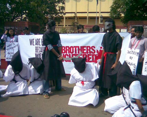 Thế giới phẫn nộ với án chặt đầu - 2