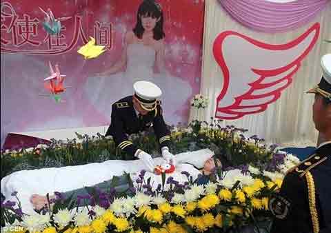 TQ: Nữ sinh tự tổ chức đám tang cho mình - 1