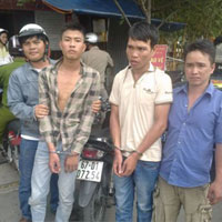 Pháp luật - Chồng bị bắt, vợ hối lộ “hiệp sĩ” tiền, vàng