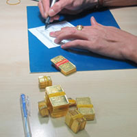 Tài chính - Bất động sản - Đấu thầu vàng phiên 3: Giá ổn định