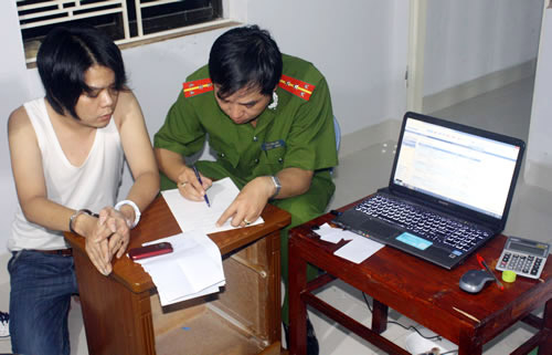 Đột kích quán cà phê cá độ bóng đá - 2