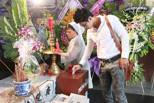 Lý Nhã Kỳ giản dị tiễn đưa NSƯT Hồ Kiểng - 9