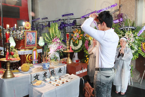 Lý Nhã Kỳ giản dị tiễn đưa NSƯT Hồ Kiểng - 10