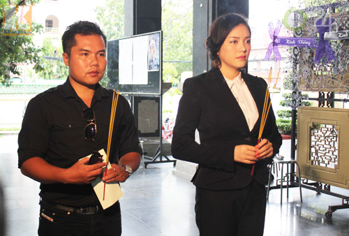 Lý Nhã Kỳ giản dị tiễn đưa NSƯT Hồ Kiểng - 5