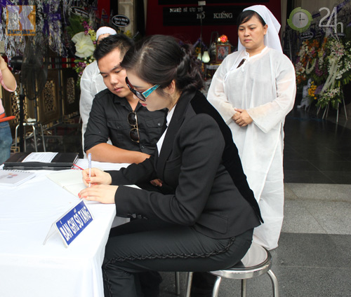 Lý Nhã Kỳ giản dị tiễn đưa NSƯT Hồ Kiểng - 7