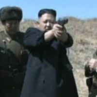 Video: Kim Jong-un trổ tài bắn súng