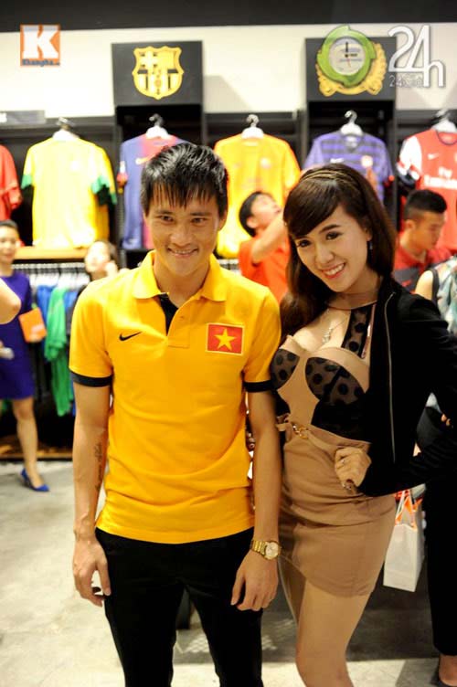 Công Vinh thân mật với chồng Hà Tăng - 6