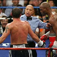 Thể thao - Video: Những pha knock-out... trọng tài