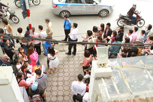 Mỹ Tâm làm mặt xấu khi gặp fan - 11