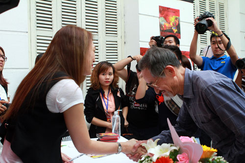 Mỹ Tâm làm mặt xấu khi gặp fan - 3