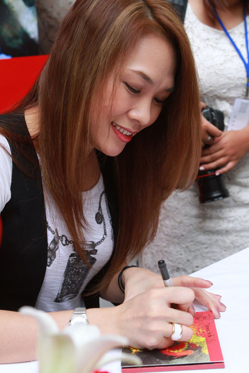 Mỹ Tâm làm mặt xấu khi gặp fan - 5