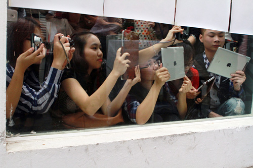 Mỹ Tâm làm mặt xấu khi gặp fan - 7