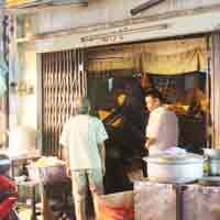 Tin tức trong ngày - Bịt mặt dùng máy xúc “đánh sập” nhà dân