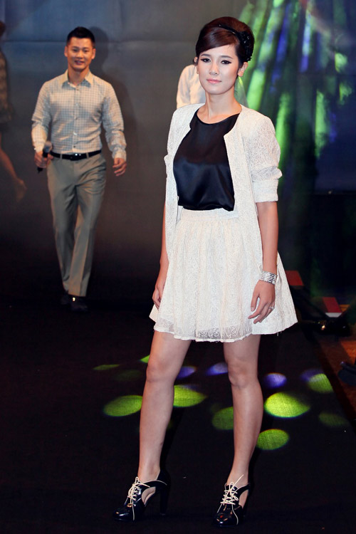 Trúc Diễm xinh đẹp ở Hà Nội - 18