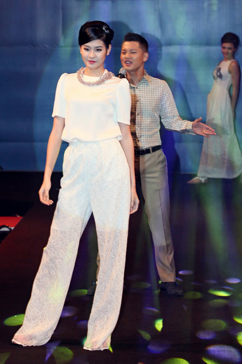 Trúc Diễm xinh đẹp ở Hà Nội - 19