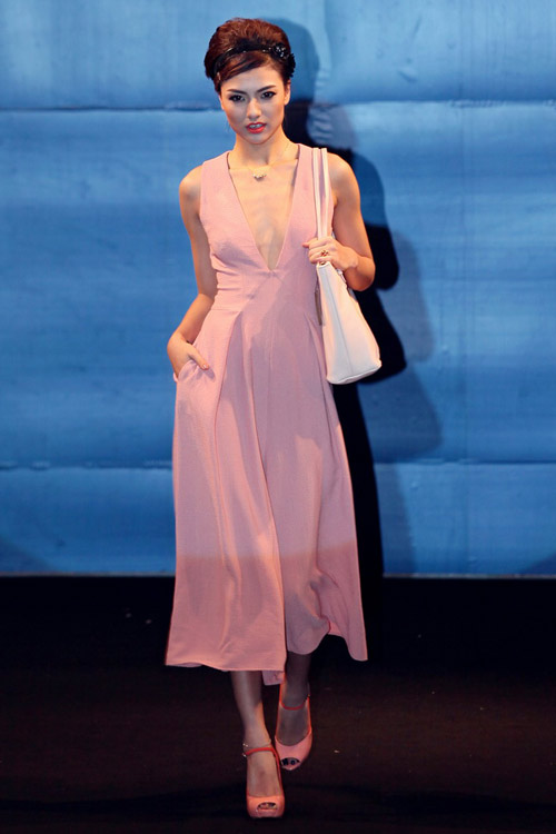 Trúc Diễm xinh đẹp ở Hà Nội - 15