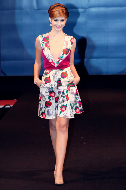 Trúc Diễm xinh đẹp ở Hà Nội - 16