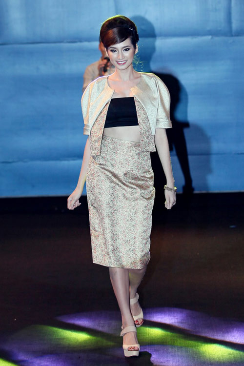 Trúc Diễm xinh đẹp ở Hà Nội - 10