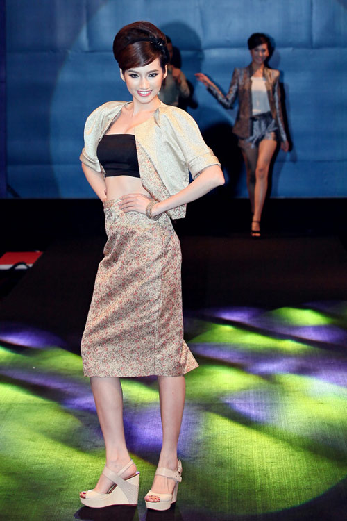 Trúc Diễm xinh đẹp ở Hà Nội - 11