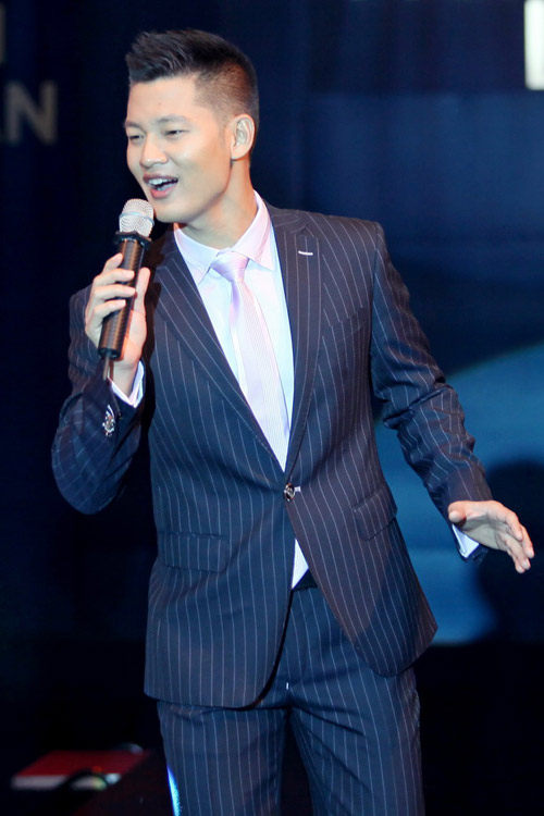 Siêu mẫu Doãn Tuấn sải bước lạnh lùng - 8