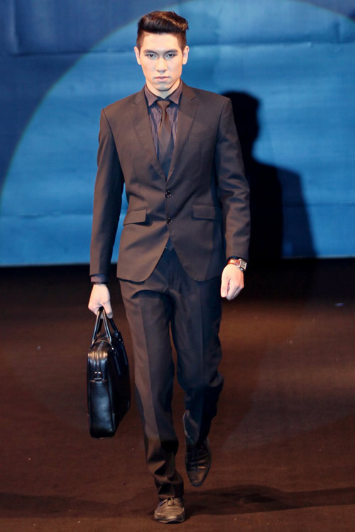 Siêu mẫu Doãn Tuấn sải bước lạnh lùng - 4