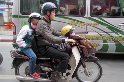 Ngày đầu phạt MBH: CSGT đưa trẻ đến trường - 12