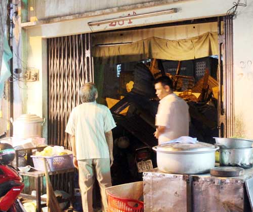 Xe múc “đánh sập” nhà dân: Sặc mùi xã hội đen - 3