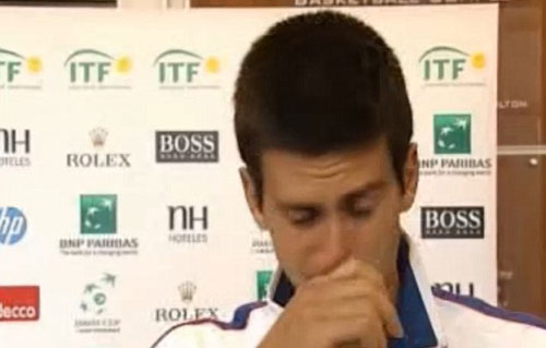 Djokovic rớt lệ vì chấn thương - 1
