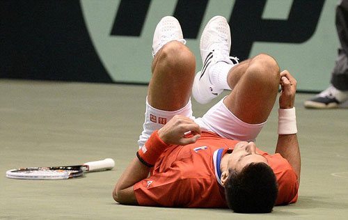 Djokovic rớt lệ vì chấn thương - 3
