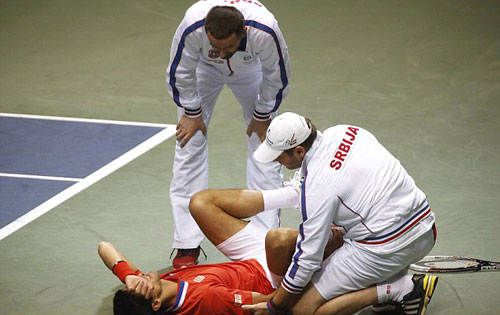 Djokovic rớt lệ vì chấn thương - 4