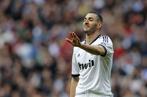 Real tới Thổ: Phá dớp bằng "CR7 - B9" - 2