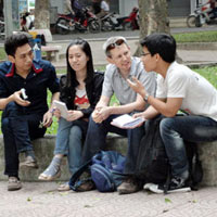 Giáo dục - du học - Sinh viên "săn Tây" để nâng tầm tiếng Anh