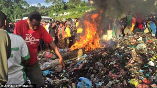 Papua New Guinea: Đám đông chặt đầu 2 phụ nữ - 2