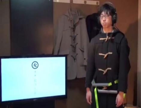 Nhật: Áo khoác tạo cảm giác "bạn gái ôm" - 1