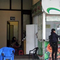 Thị trường - Tiêu dùng - Bám toilet công cộng để kiếm sống