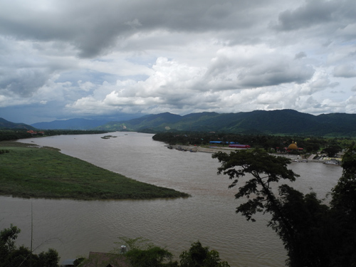 Nóng phim về trùm ma túy Tam giác Vàng - 16