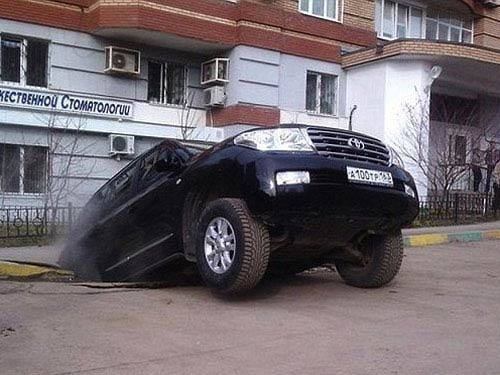 Nga: Một thành phố đang bị "nuốt sống" - 4