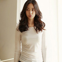 Xu hướng thời trang - "Chiêu" mặc áo pull trắng siêu xinh