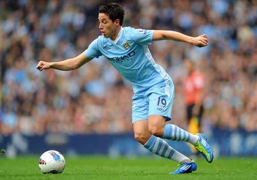 Thắng MU, Man City trả giá đắt - 2