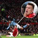 Bóng đá - Phil Jones thất kinh nhìn Aguero ghi bàn