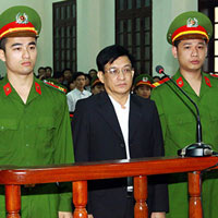 Phạt cựu Chủ tịch Tiên Lãng 15 tháng tù treo