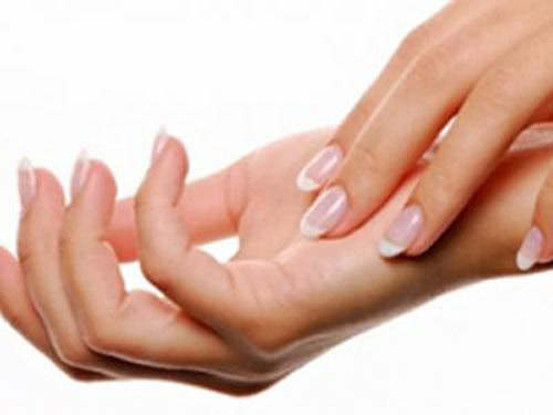 Bàn tay phụ nữ chứa nhiều vi khuẩn - 1