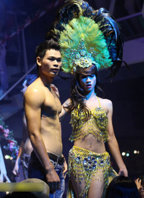 "Bí mật" một ngày của mẫu chuyển giới - 10