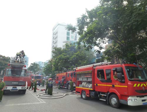 TP.HCM: Bà hỏa thiêu rụi tiệm sửa xe - 3