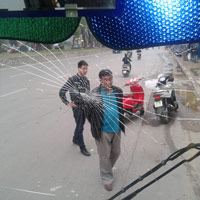Tin tức trong ngày - Côn đồ cướp vô lăng, đập vỡ kính xe buýt