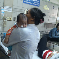 Sức khỏe đời sống - Trẻ bệnh nặng vì mẹ không biết chăm sóc