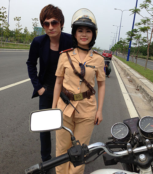 "Cô gái Trung Hoa" bất ngờ làm cảnh sát - 11