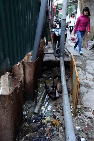 Hà Nội: Dàn ống nước thải có một không hai - 8